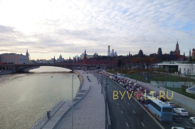 Вид с Парящего моста на Кремль