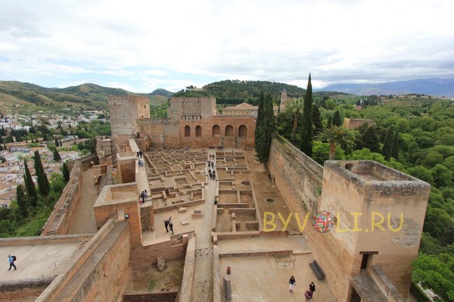 Крепость Алькасаба в Альгамбре