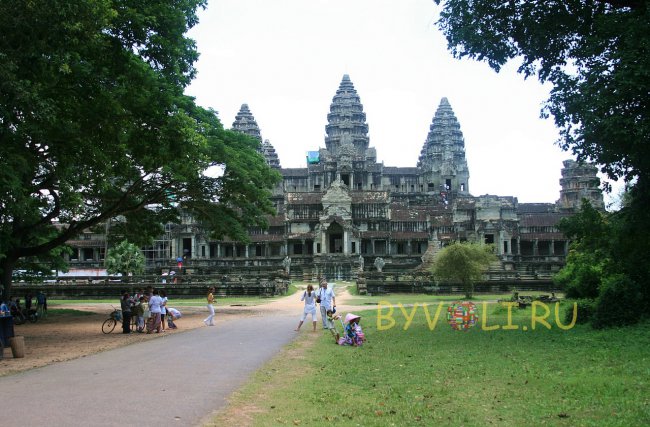 Ангкор Ват - самая известная достопримечательность рядом с городом Сием Рип (Камбоджа)