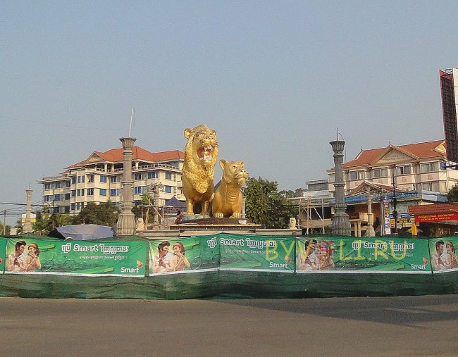 Монумент со львами в Сиануквиле