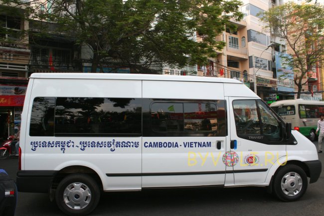 Минивен из Камбоджи во Вьетнам