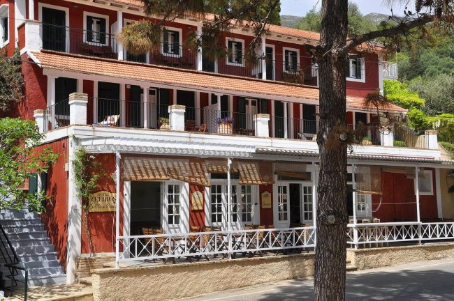 Отель Zefiros Traditional Hotel