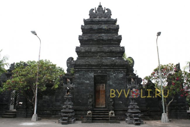 Храм Pura Ulum Swi