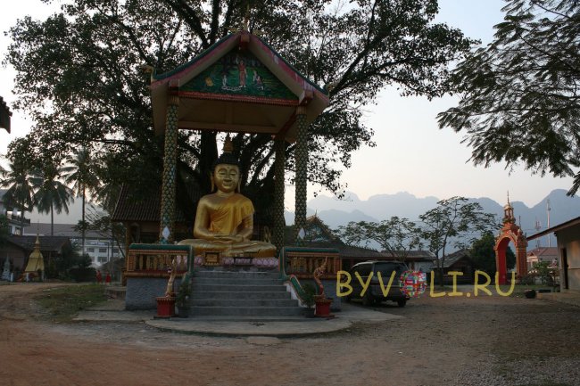 Храм в Ванг Вьенге