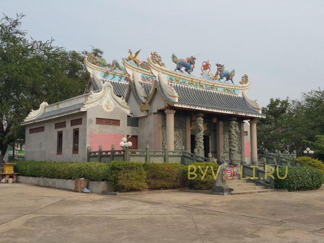 Китайский храм на набережной