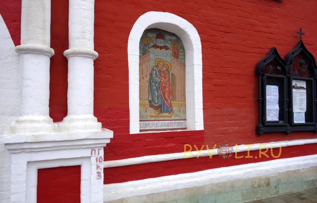 Икона Иоакима и Анны а фасаде Надвратного храма