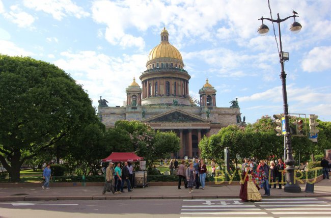Золотой купол видно из многих точек города