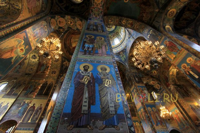 Мозаики внутри собора
