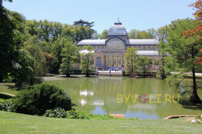Хрустальный дворец в парке Буэно-Ретиро