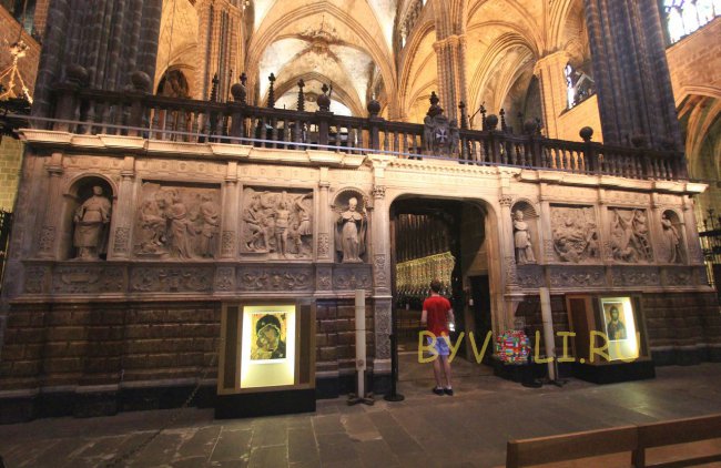 Внутри кафедрального собора в Барселоне