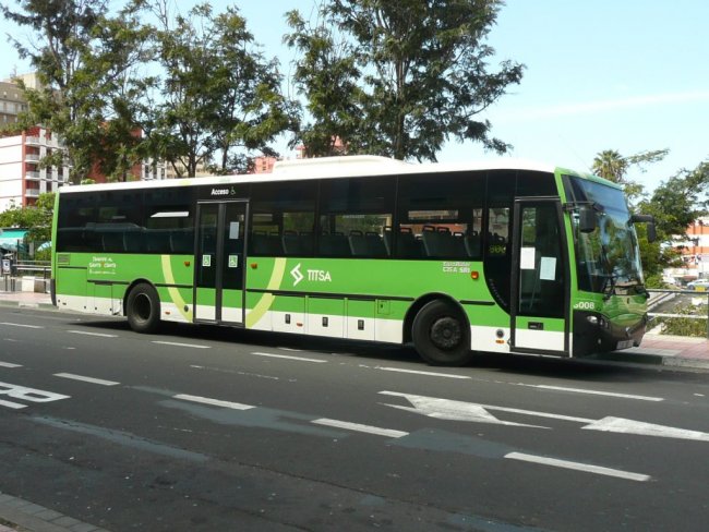 Автобус компании Титса