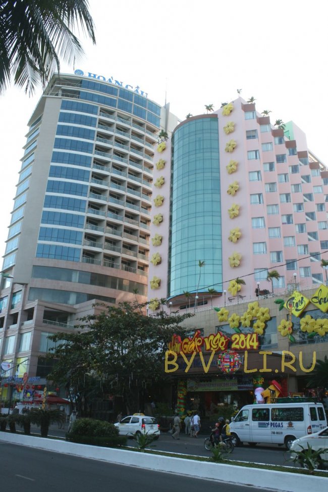 Типичный отель-многоэтажка во Вьетнаме