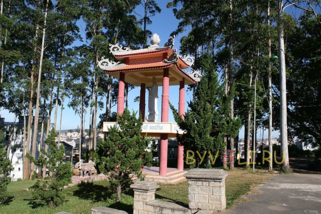Lihn Son Pagoda